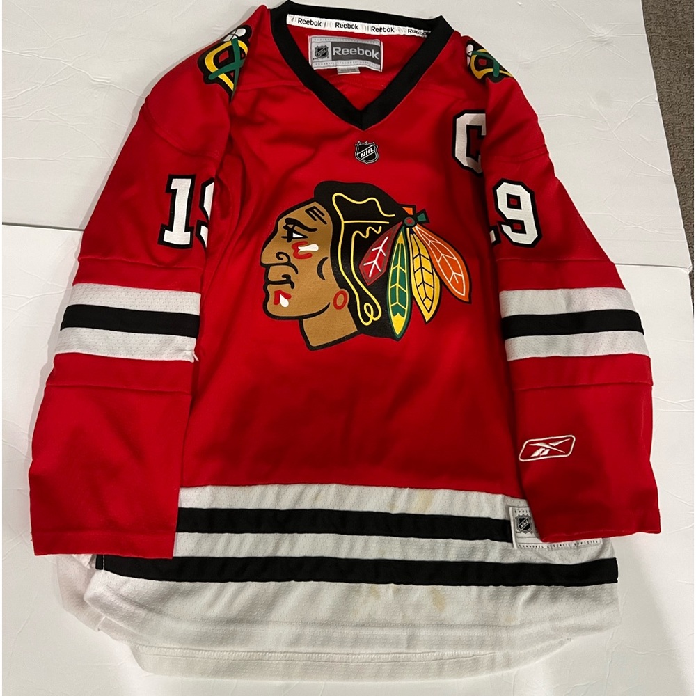 Boy’s Chicago Blackhawks #19 Jonathan Toews Hockey Jersey Size: L/XL
